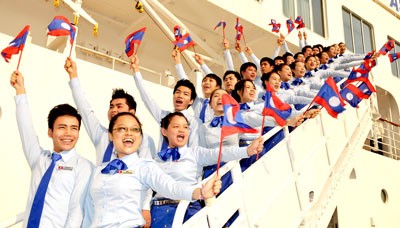 Southeast Asian Youth Ship leaves Vietnam - ảnh 1